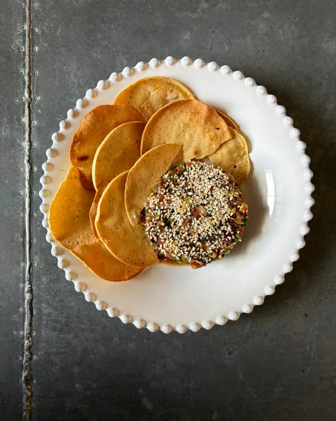 High protein tuna tartare with crispbreads, simple healthy lunch